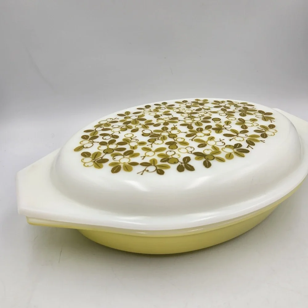 Vintage PYREX Verde Olive Green Divided 1 -1/2 Qt Oval Casserole Dish w/ Lid